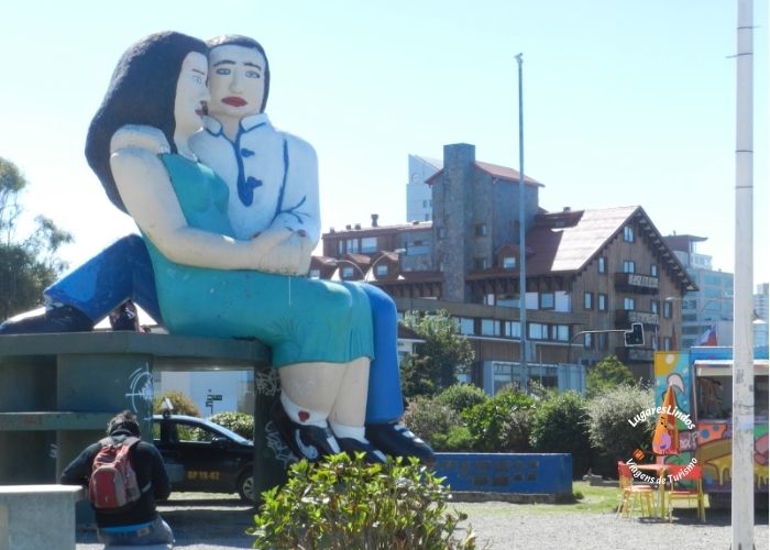 Monumento Sentados Frente ao Mar - Puerto Montt Chile