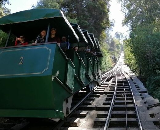 Funicular em Parque Metropolitano de Santiago